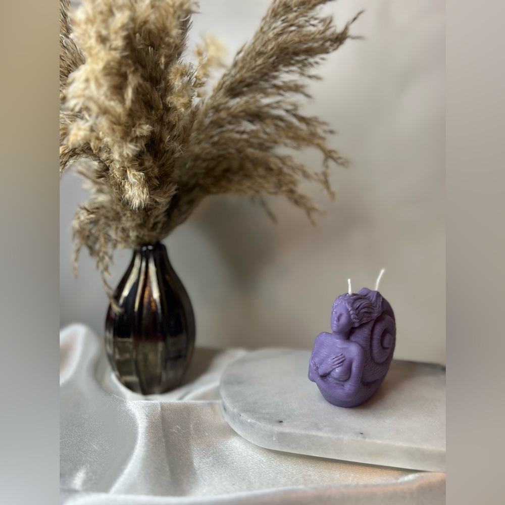 Purple Mermaid Candle - Passionfruit Pineapple - Picture 1 of 4